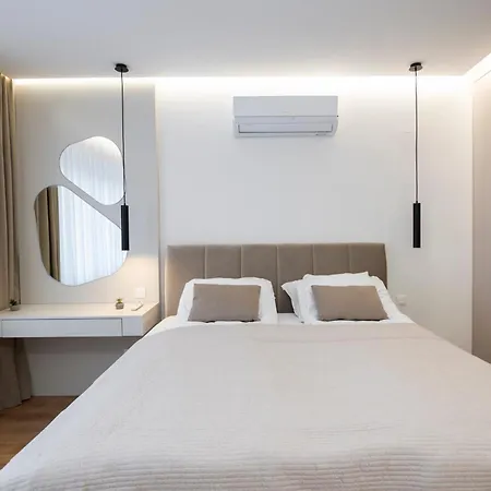 Eight Apartament *