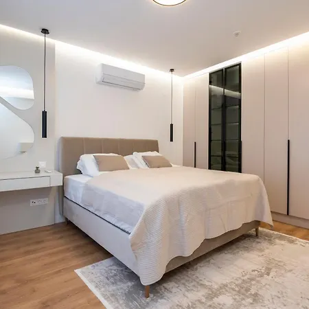 Eight Apartament